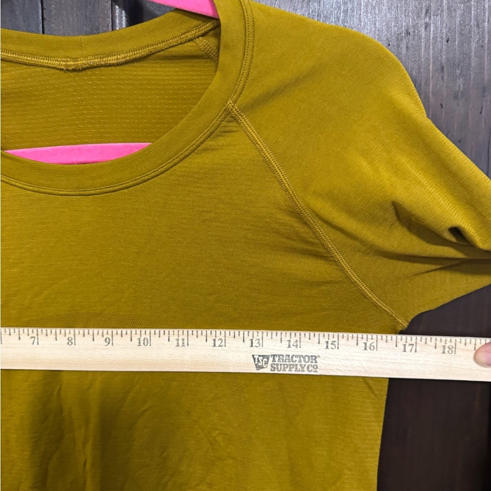Lululemon Swiftly Tech Long Sleeve Top Women’s size 8 Pear Yellow Green - Picture 7 of 9